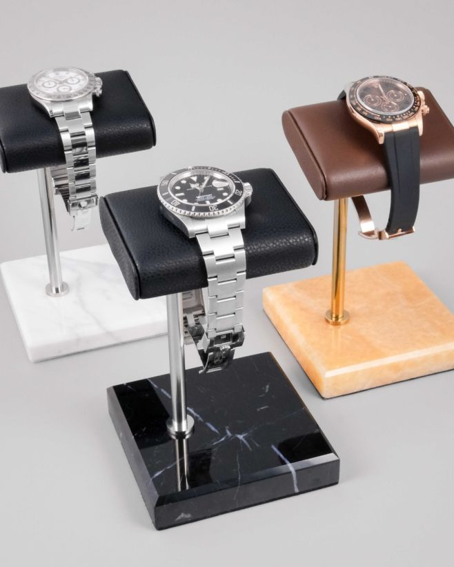 🕰️ Designové stojánky pro jedny hodinky – ve třech elegantních variantách 🏛️ Masivní základna a prémiové zpracování pro...